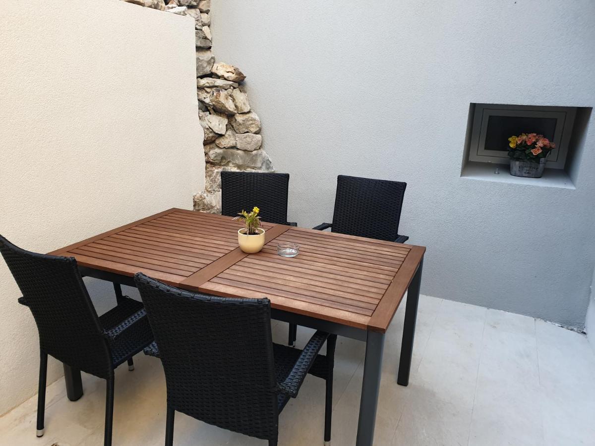 Appartement Castel à Mali Lošinj Extérieur photo